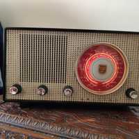 Rádio antigo Philips (anos 50-60), a funcionar