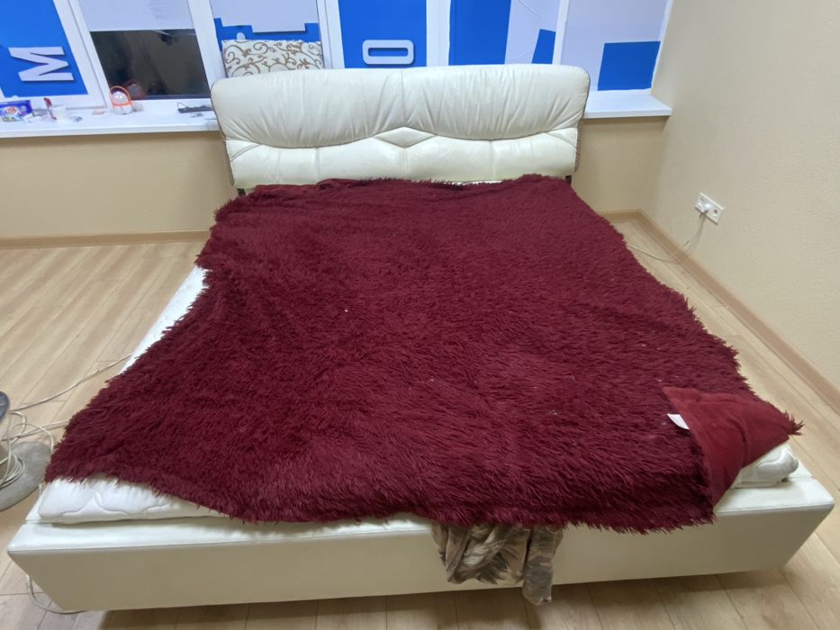 Ліжко двоспальне шкіряне