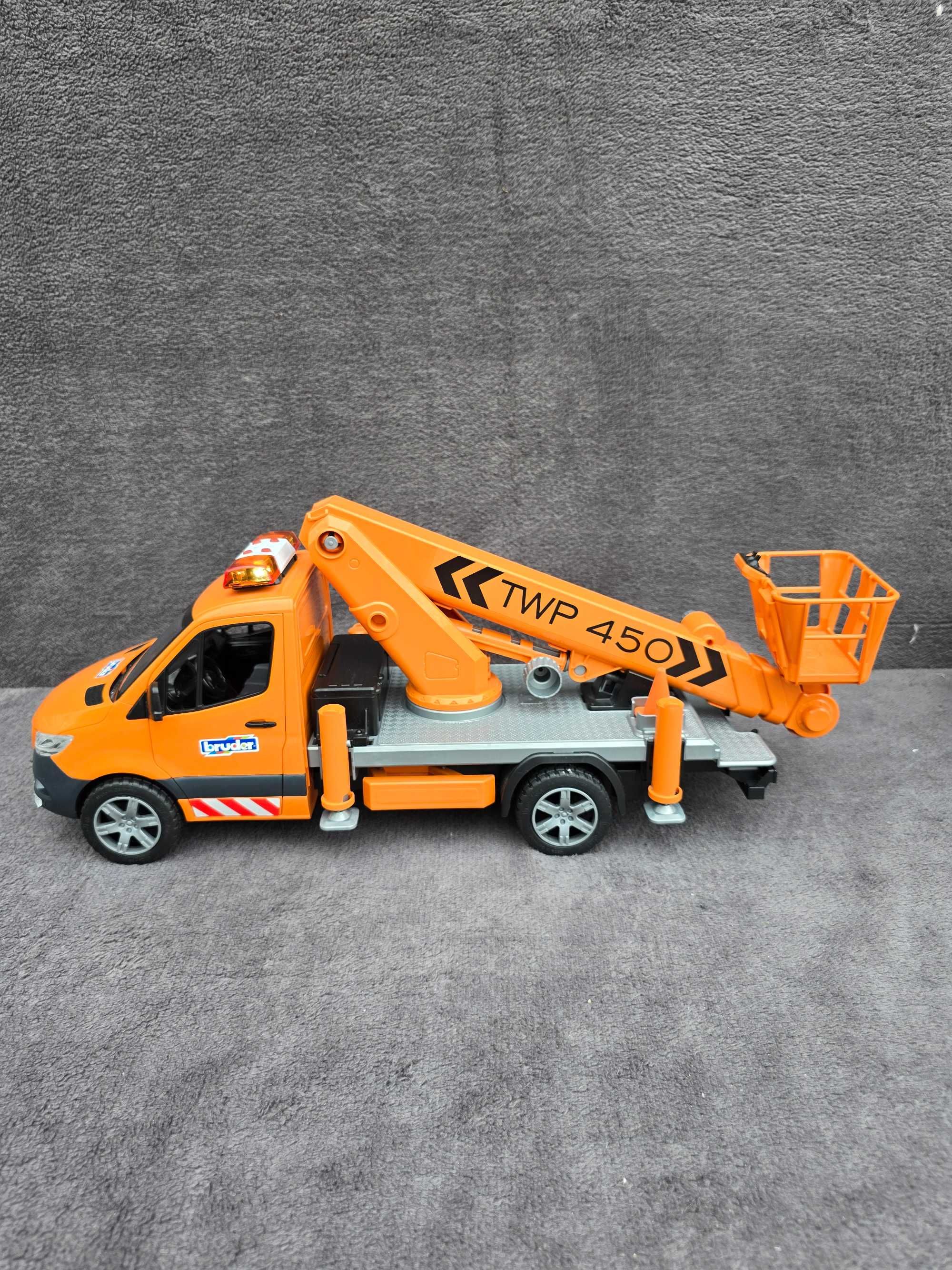 Bruder 02679 Mercedes-Benz Sprinter podnośnik koszowy