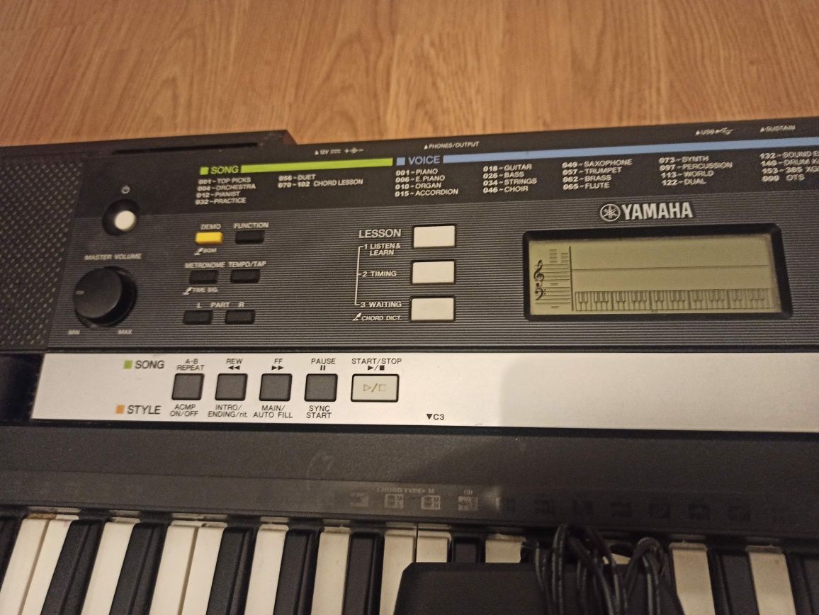 Teclado piano Yamaha PSR-E243 61 teclas