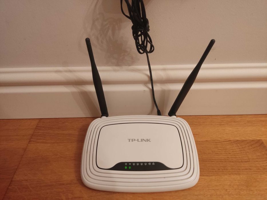 Маршрутизатор TP-LINK TL WR841N. скорость Wi-Fi до 300 Мбит/с