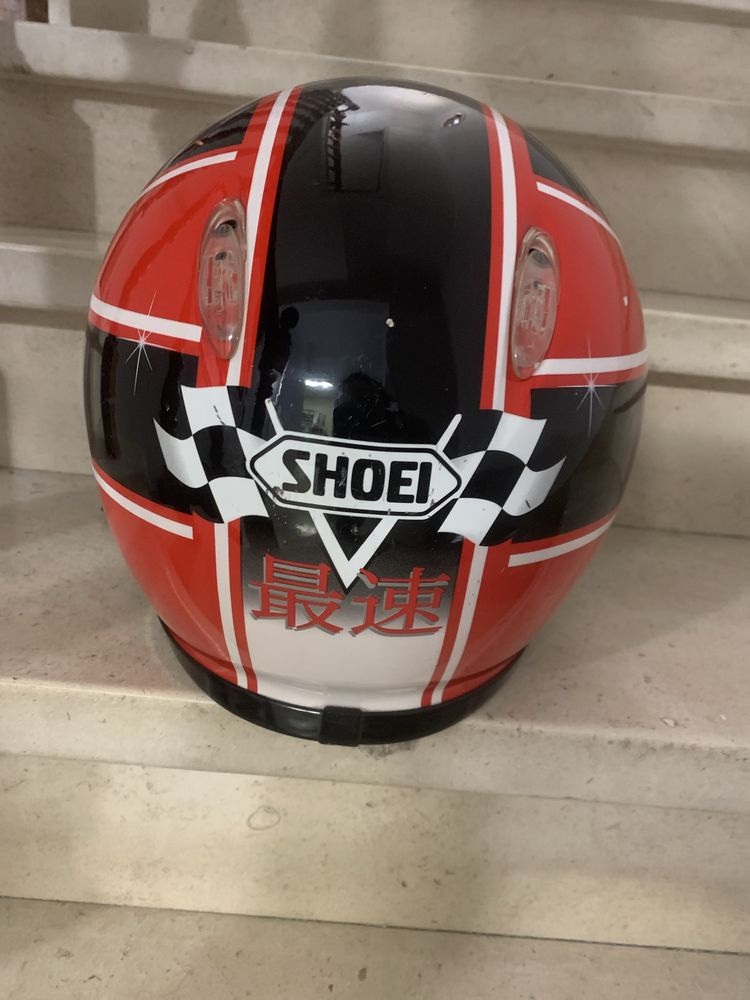 Capacete Shoei vermelho e branco