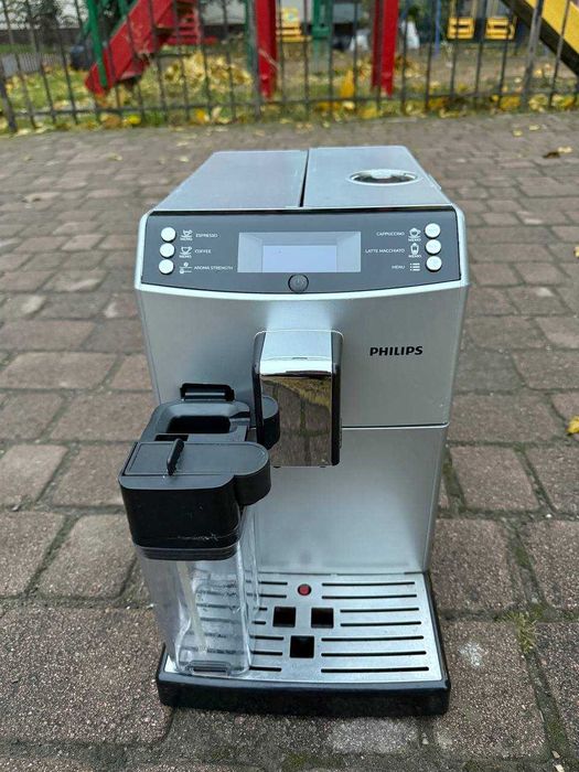 Кавомашина Philips EP3551 saeco кавоварка