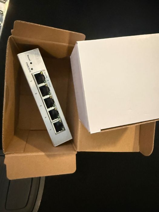 Switch 5 Portas Zyxel GS1200