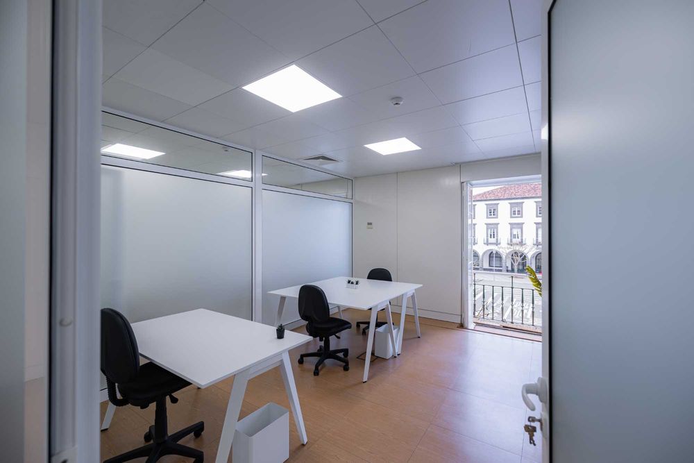 Gabinetes e Espaços de Trabalho – Centro de Ponta Delgada