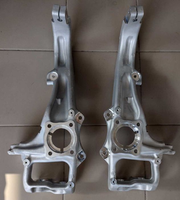 Цапфа Поворотний кулак  Tesla Model X (2016-2020)