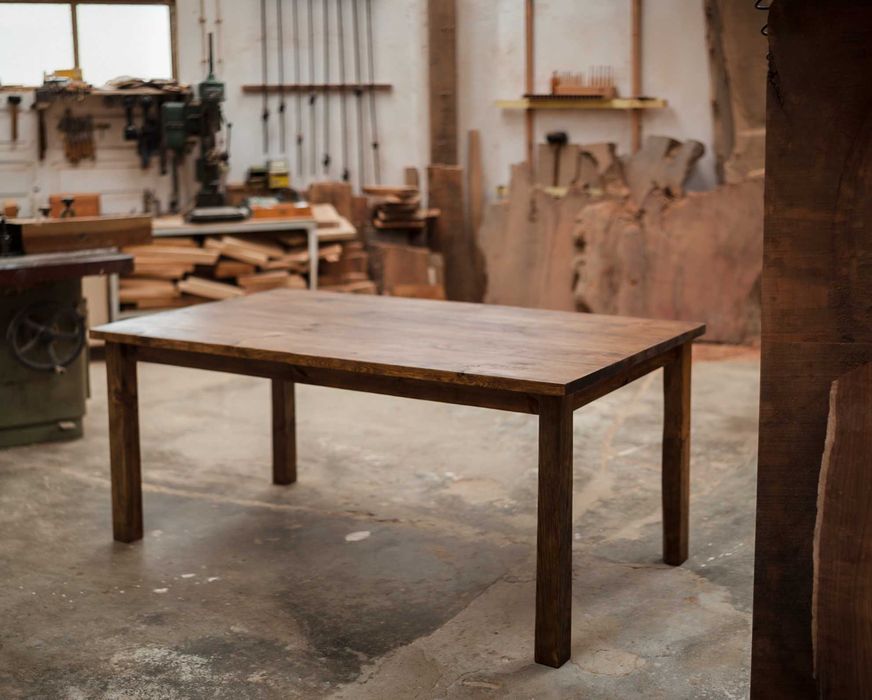 Mesa Rústica de Madeira Maciça, a sua medida, com entrega e montagem.