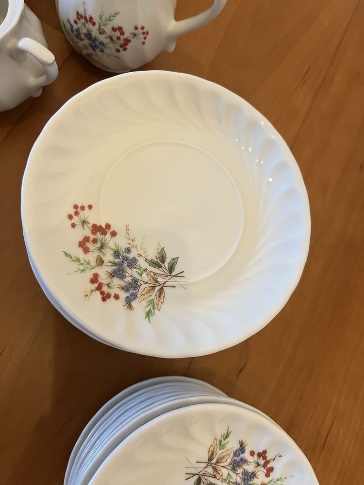 Conjunto de louça para cha e ou café em porcelana Quinta Nova