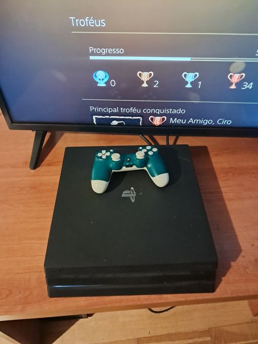 Ps4 Pro com comando