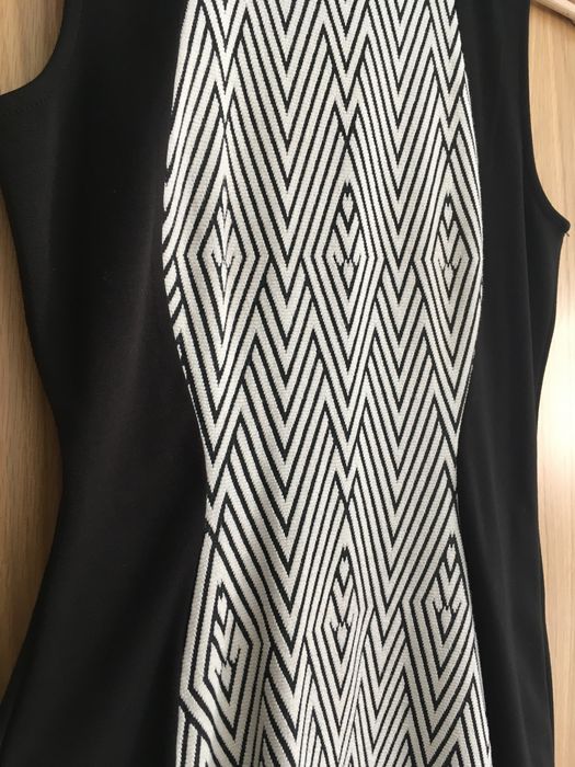 Vestido curto, justo