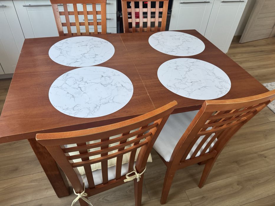 Sprzedam stół z 4 krzesłami