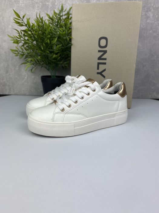 Białe buty Only Seattle r 36 - casualowe sneakersy ze złotymi detalami