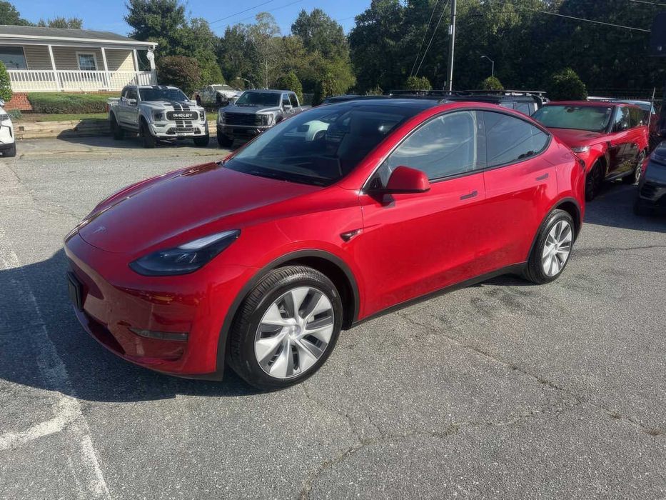 Tesla Model Y      2023