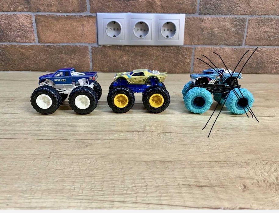 Машинки Hot Wheels Monster Trucks 9см