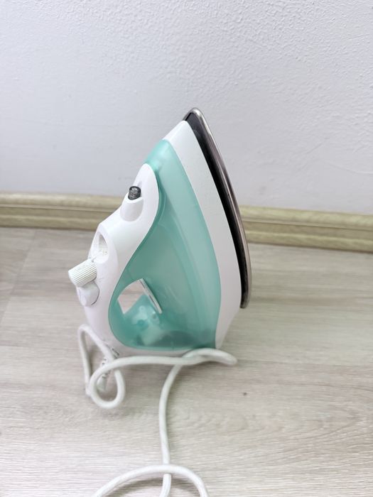 Утюг BOSCH / 1800w рабочий, греет отлично