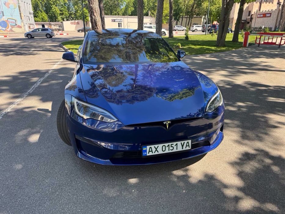 Тесла модель S 2022 года