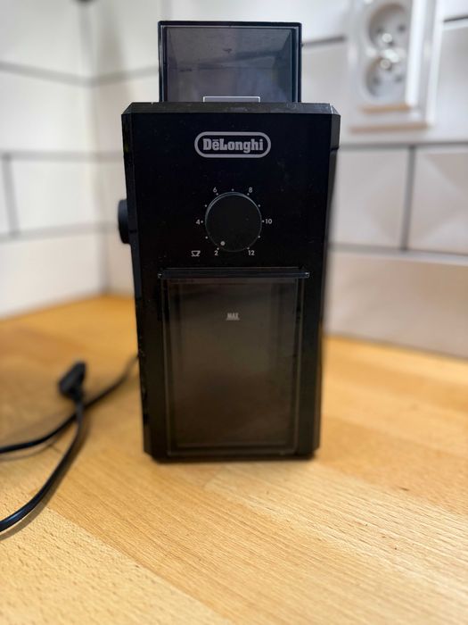 Młynek do kawy DELONGHI