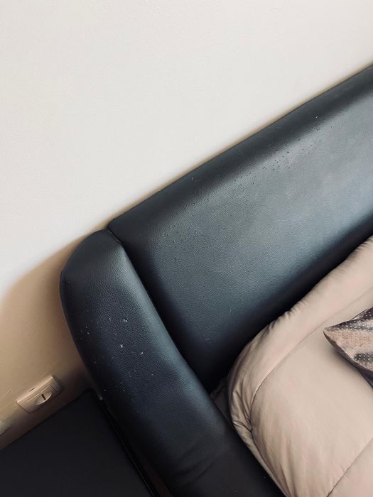 Cama 190/140 com mesinha cabeceira