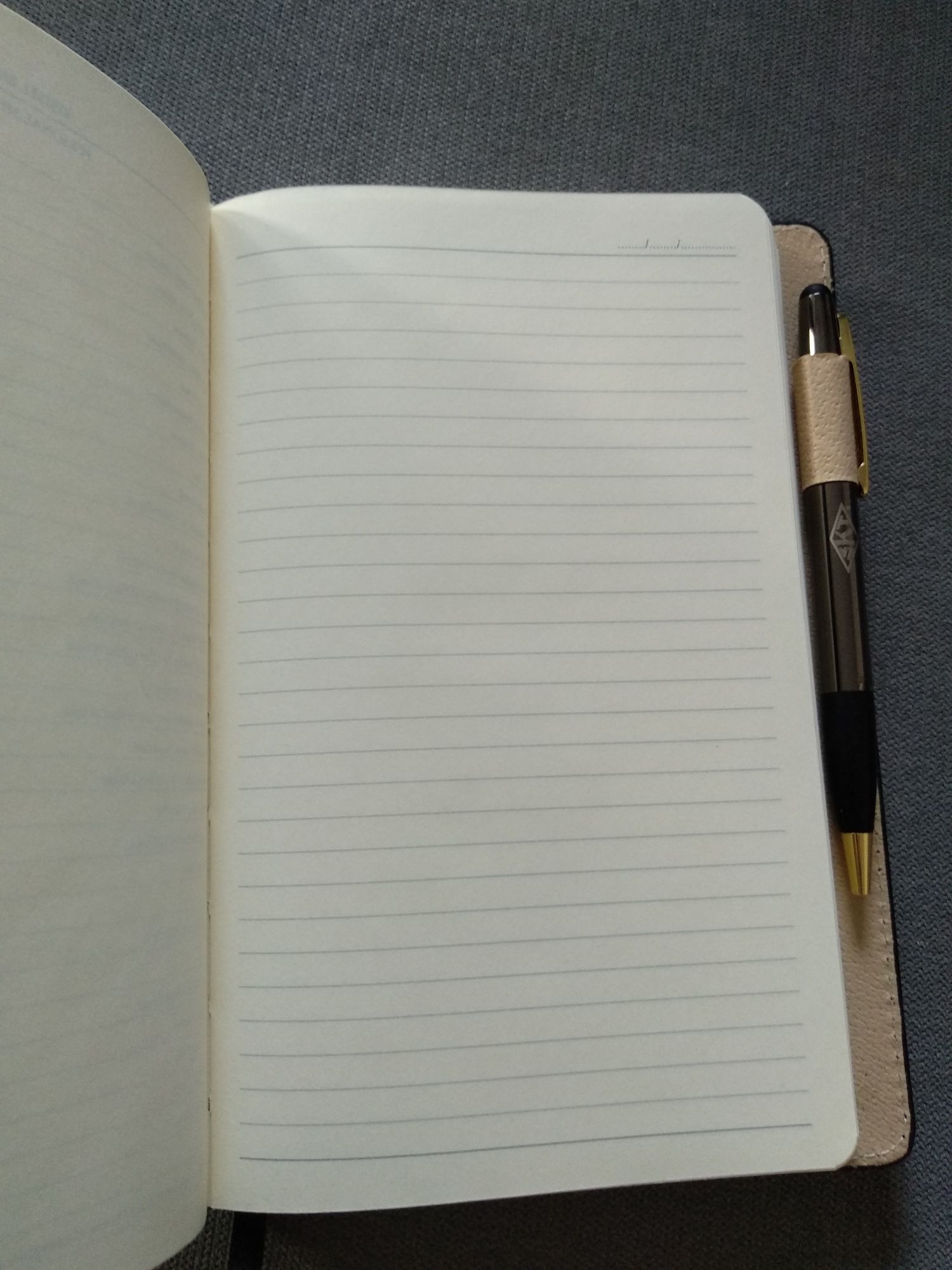 Notes z długopisem