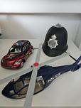 Zestaw małego policjanta: angielski hełm + helikopter policyjny Playmo