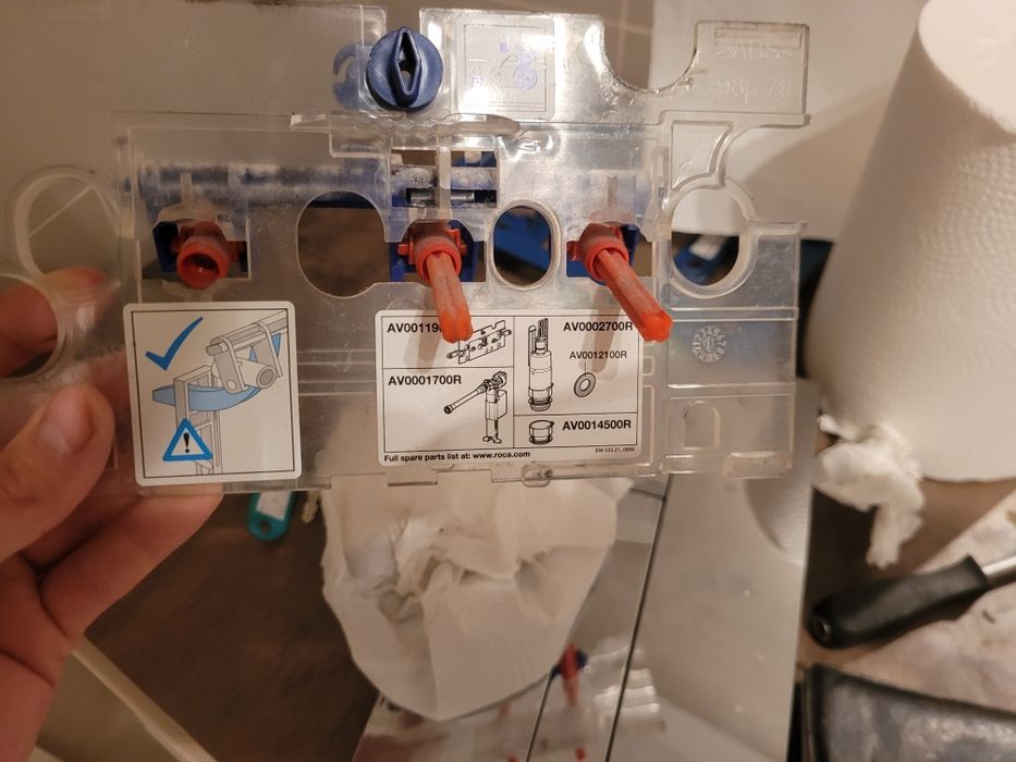 Hydraulik naprawa spłuczki podtynkowej wymiana syfonu przegląd kamera