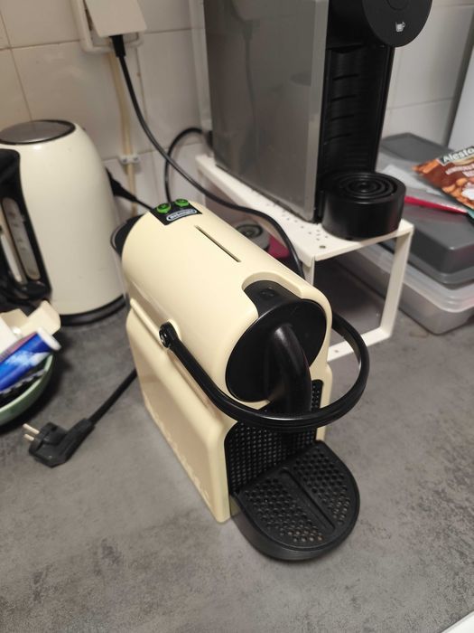 Máquina de Café Nespresso – Funciona Perfeitamente