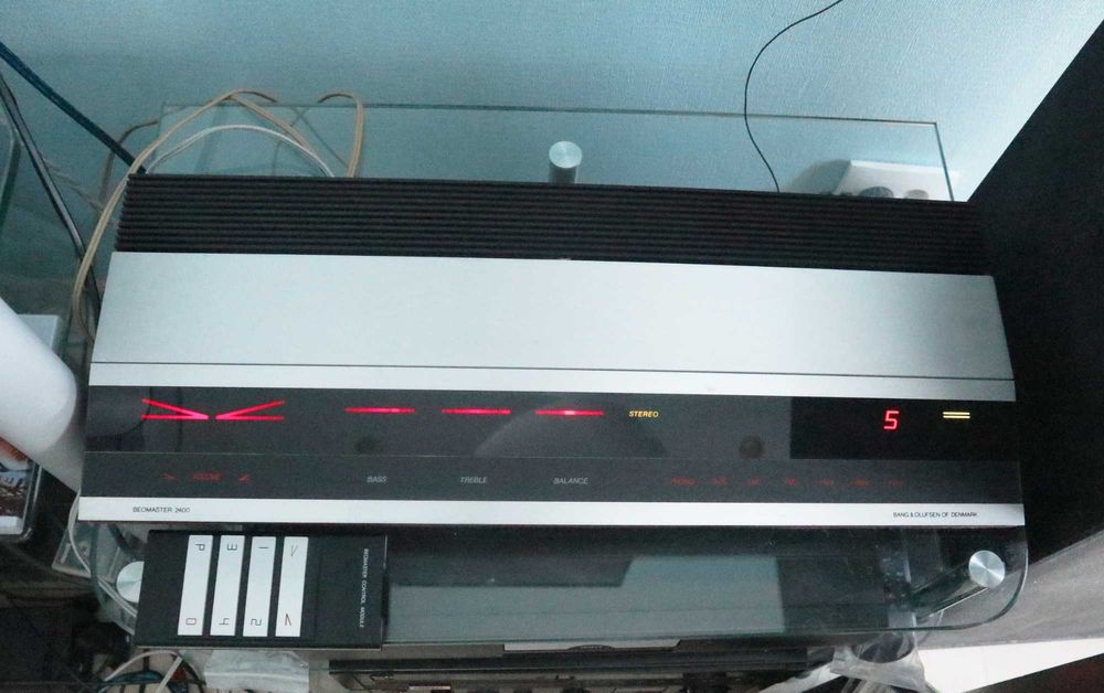 Ресивер усилитель Bang Olufsen Beomaster 2400 пульт