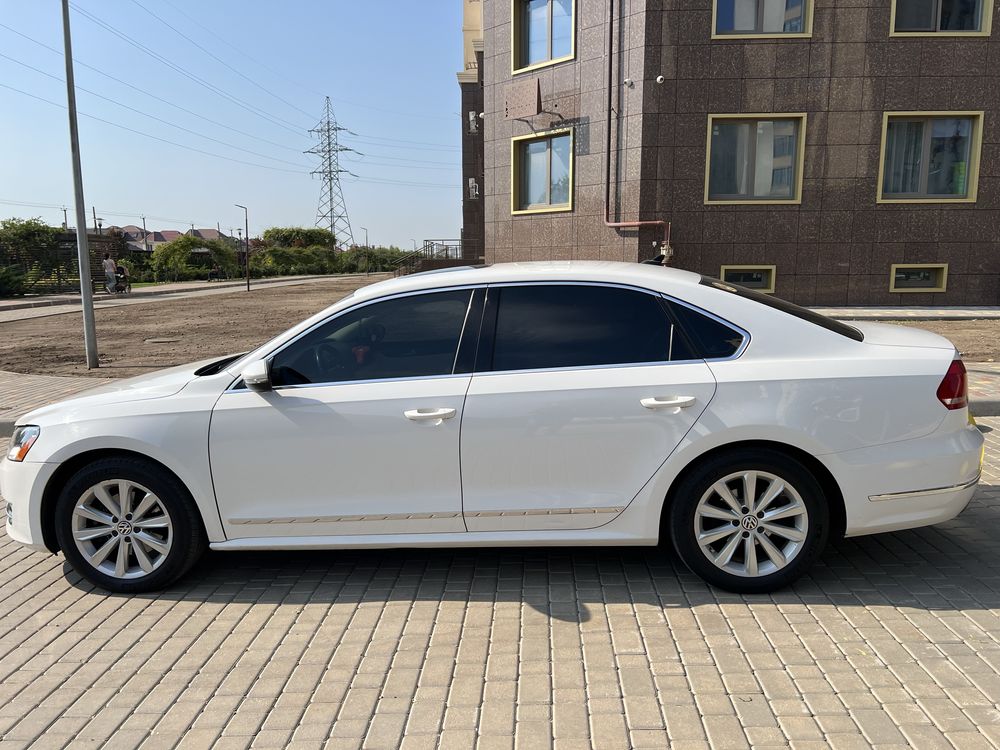 Volkswagen Passat 2012 року