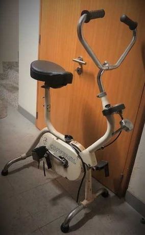 Bicicleta estática (fixa) para treinar em casa