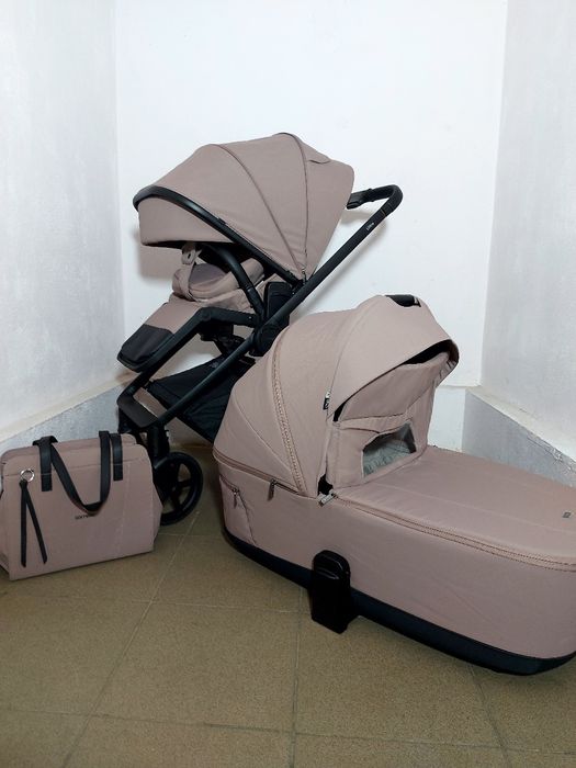 Коляска CARRELLO ULTRA новий колір 2025 року