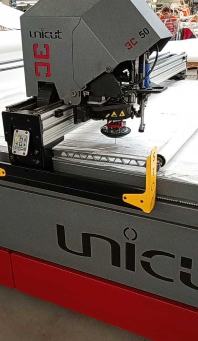 Cutter UNICUT 3C50 automat do krojenia tkanin