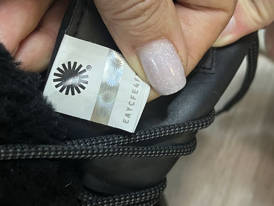 Зимові високі черевики  Ugg. 37 розмір.