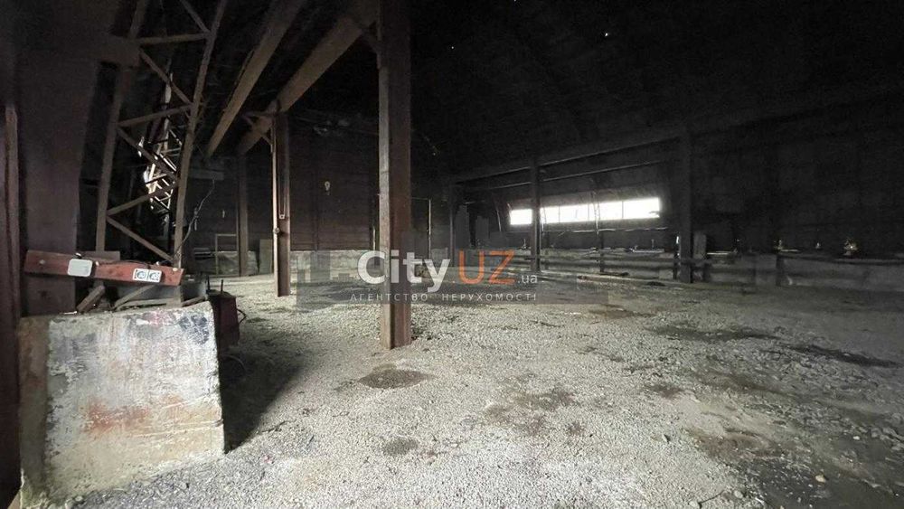 Здається в оренду ангар на великій ділянці