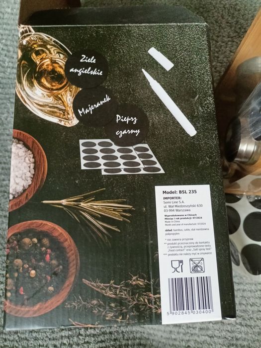 Bambusowy obrotowy stojak na 12 przypraw .