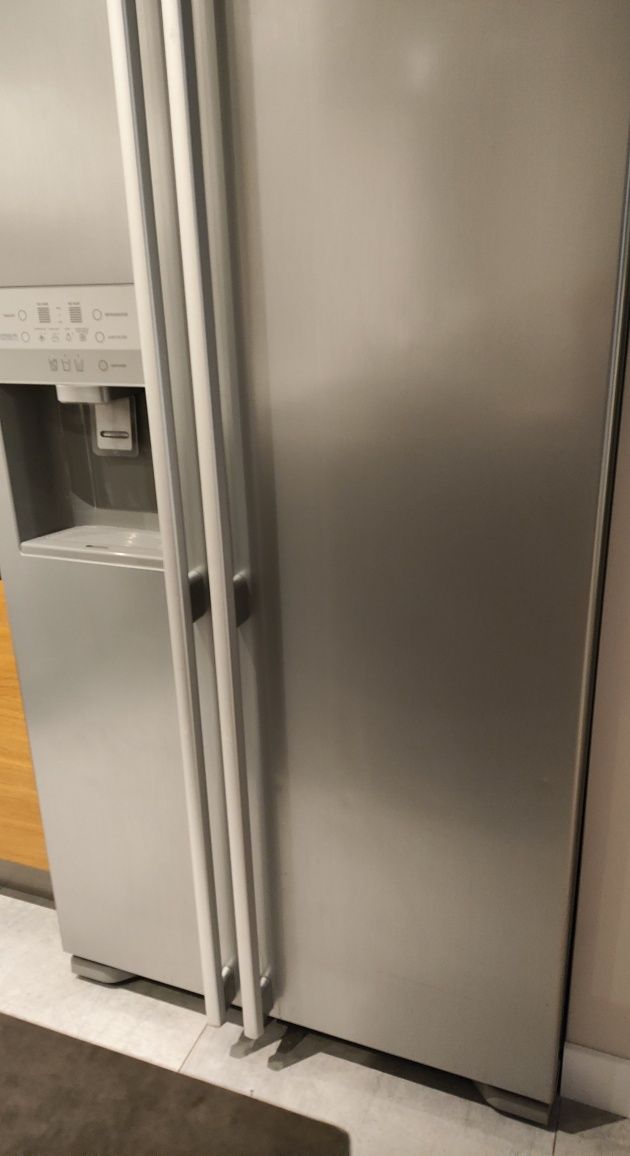 Sprzedam lodówkę LG Side by Side chłodzi, nie mrozi.