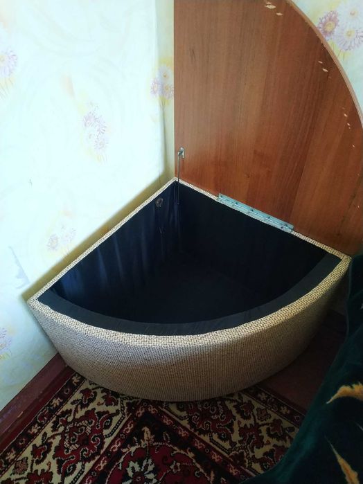 куточок м'який на колесах