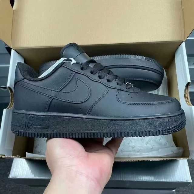 SzefuciekłisprzedawałbutyżebypokryćswojąpensjęObuwiemęskieidamski38-44