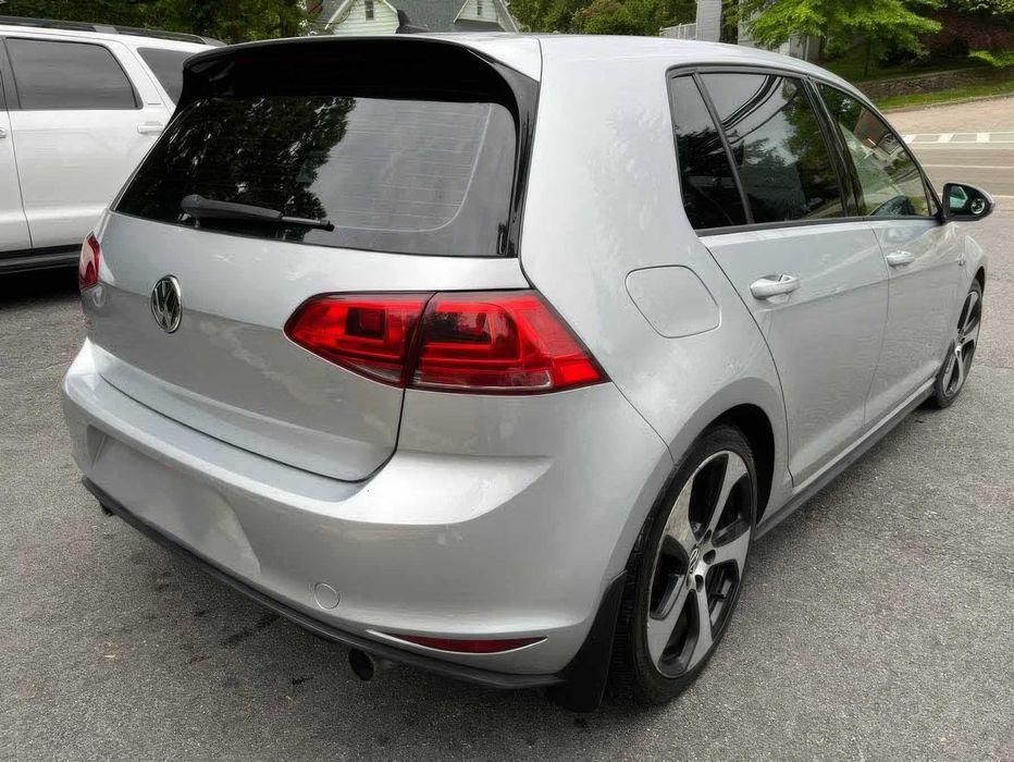 Volkswagen Golf GTI SE 4-Door      2017