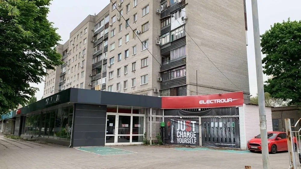 Продам помещение на красной линии.