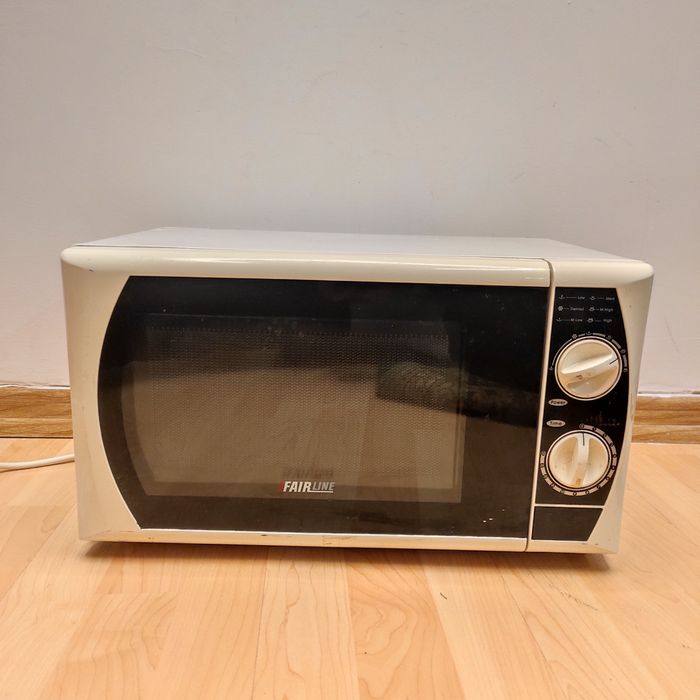 Мікрохвильова піч fairline 700w
