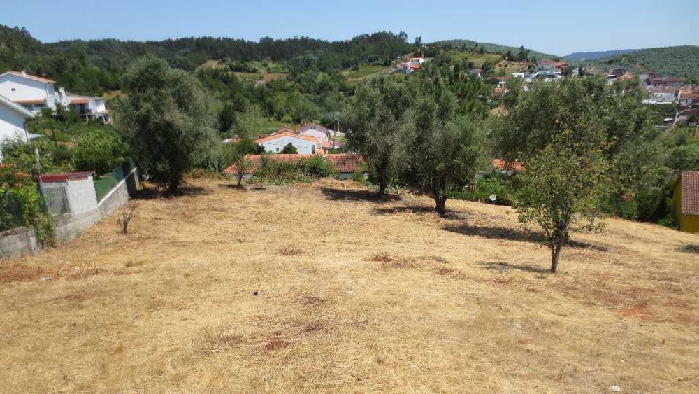 Terreno para construção de 2 moradias (2000m2)
