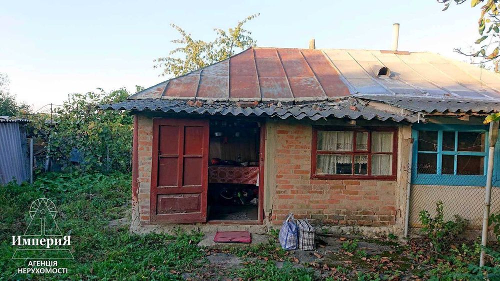 Півбудинку в Шамраівці.27 соток.Фундамент під новий будинок.