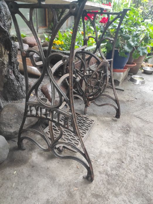 Zabytkowe nogi do maszyny