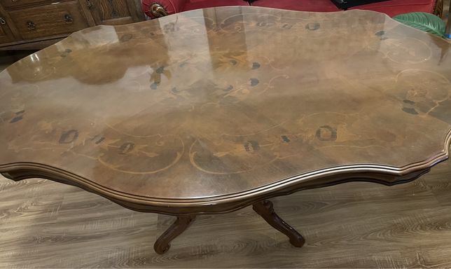 Niepowtarzany stół w stylu ludwikowskim