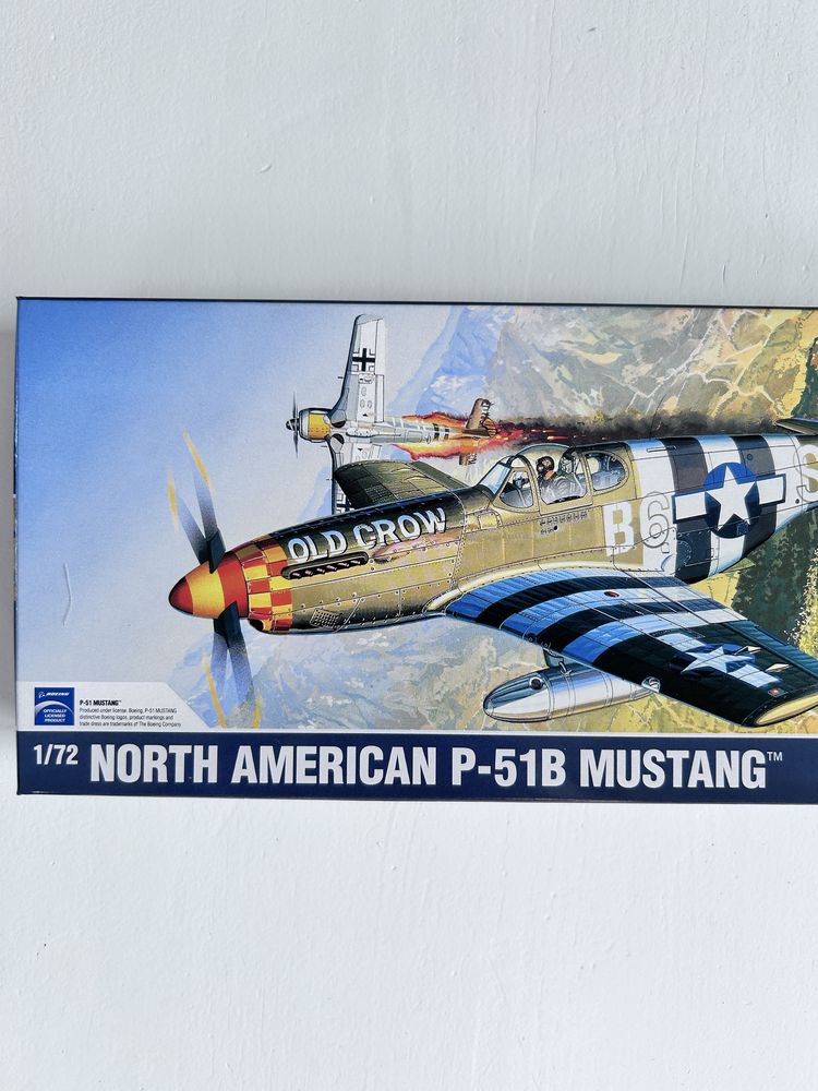 Academy 12464 samolot P-51B Mustang model 1/72