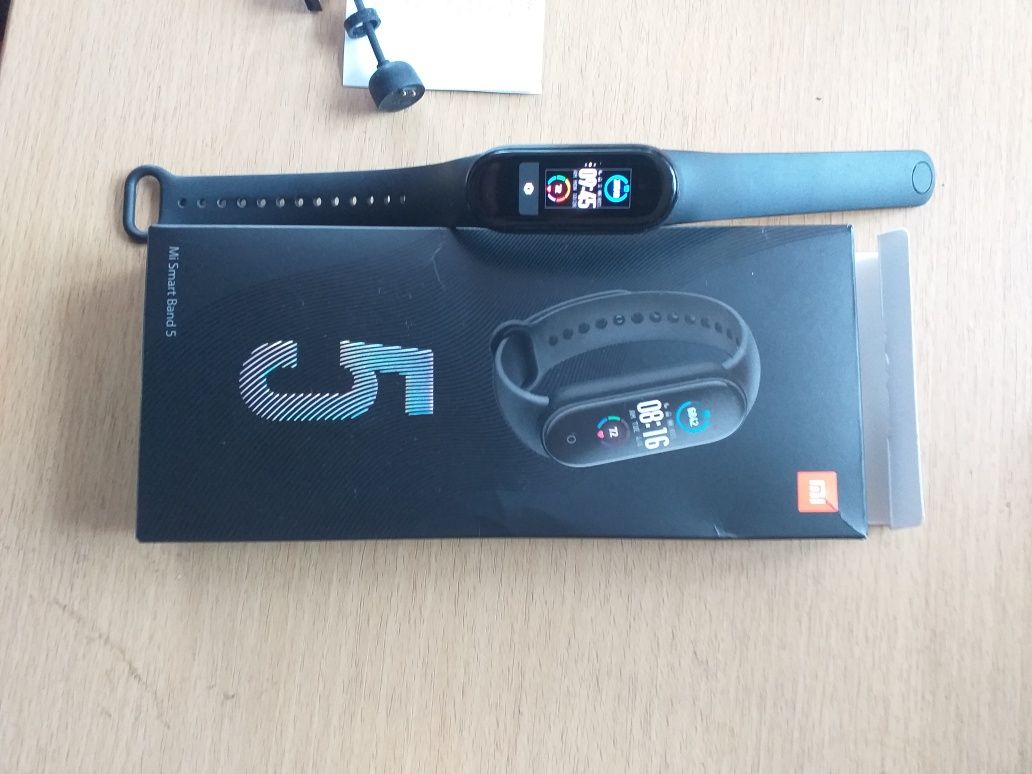 Sprzedam zamienie zegarek Smartband mi band 5 xioami mi smart band