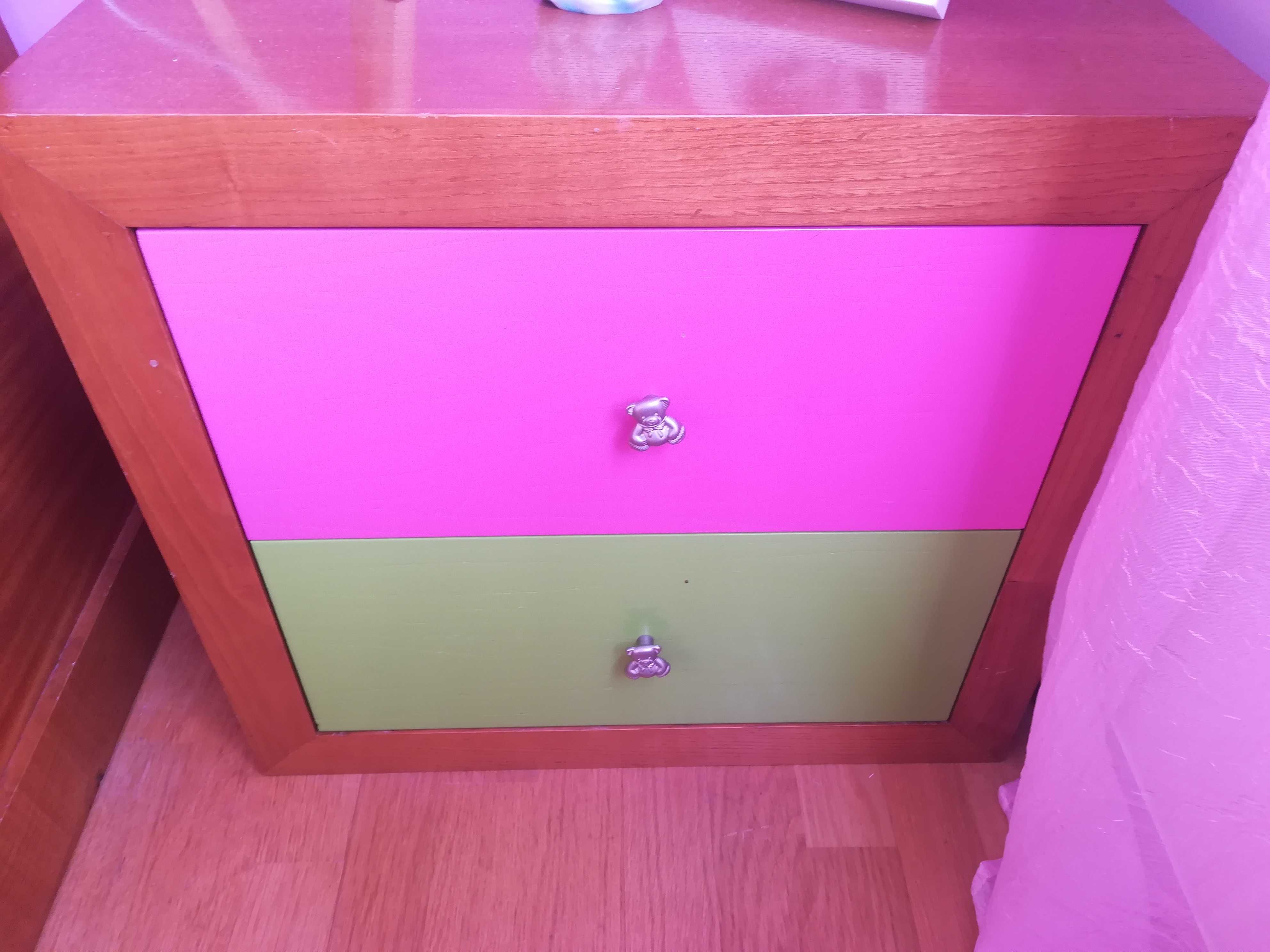 Quarto menina com gaveta para colchão extra ou arrumos (verde e rosa)