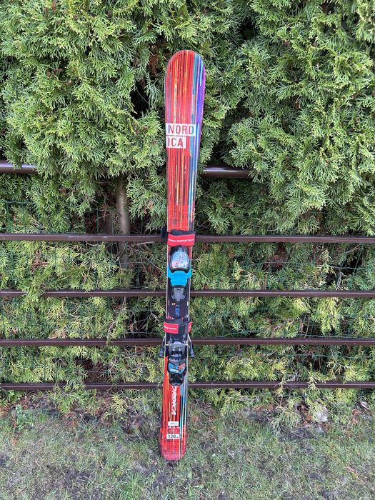 Narty Nordica z wiązaniami 138 cm