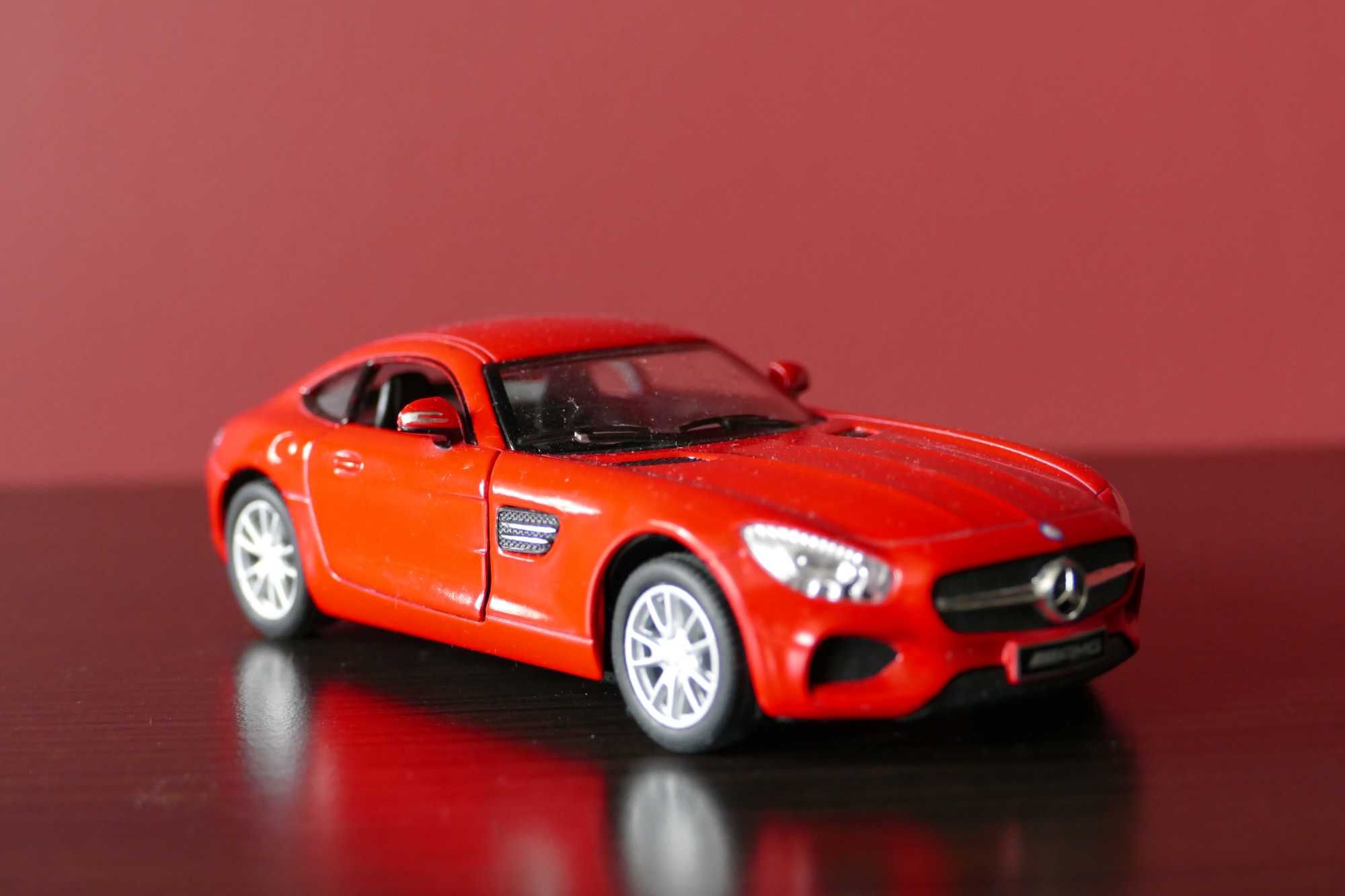 Kinsmart KT5388 Mercedes-AMG GT skala 1:36