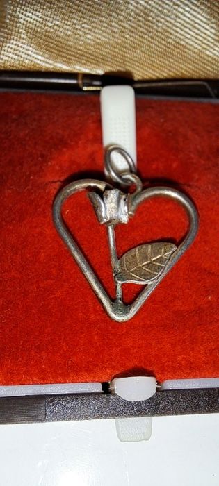 Stara zawieszka roza w sercu srebro